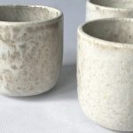 Tasse Astral en grès, détail de l'émail.