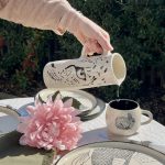 Ensemble de pichets et carafes en céramique artisanale en grès.