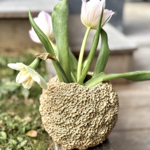 Vase Bora en grès artisanal, vert et beige