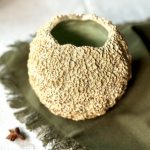Vase Bora en céramique artisanale façonnée à la main dans mon atelier.