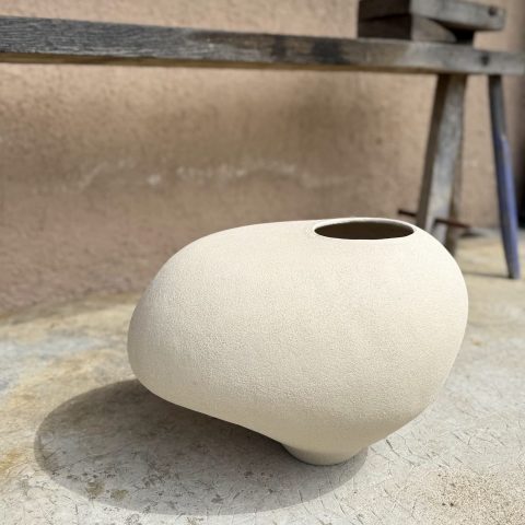 Vase amphore Equilibre posé par terre