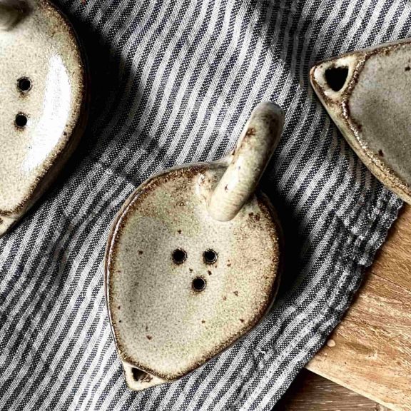 Lampe à huile Stella en céramique artisanale vue de dessus.