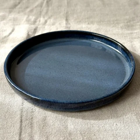 Petite assiette ELIA en céramique artisanale bleu profond