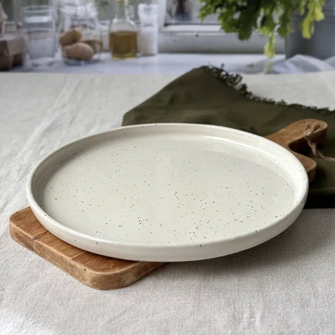 Grande assiette ELIA en grès artisanal en blanc pyrité